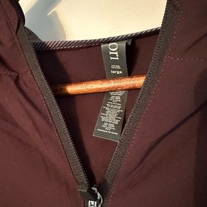 Vuori Zip Large (Dark Red)